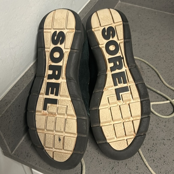 Sorel boots - Picture 3 of 5